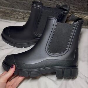 Sleek Black Women's Winter Rain Boots
